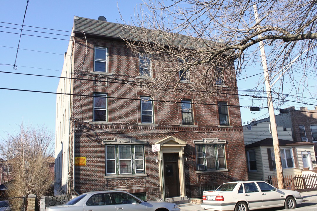 822 E 230th St in Bronx, NY - Building Photo