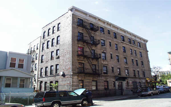 798 E 170th St in Bronx, NY - Building Photo