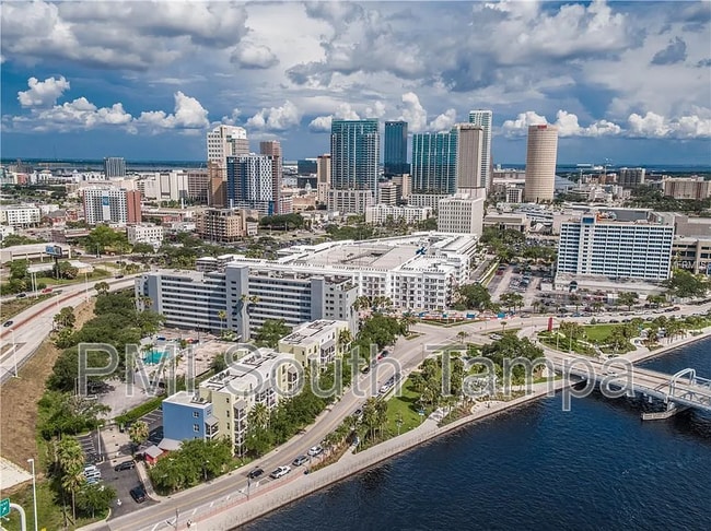 1501 Doyle Carlton Dr in Tampa, FL - Building Photo - Building Photo