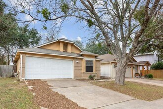 12312 Little Fatima Ln in Austin, TX - Foto de edificio - Building Photo