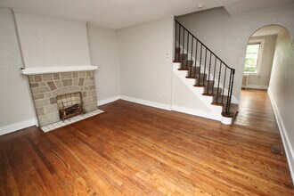 5535 Centre Ave, Unit 11 in Pittsburgh, PA - Foto de edificio - Building Photo