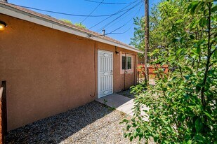 704 Pacific Ave SW in Albuquerque, NM - Building Photo