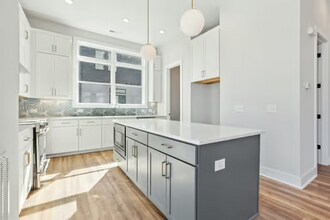 107 E 9th St in Columbia, TN - Foto de edificio - Building Photo