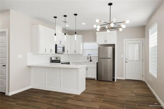 16 Cassandra St in Mission, TX - Foto de edificio - Building Photo