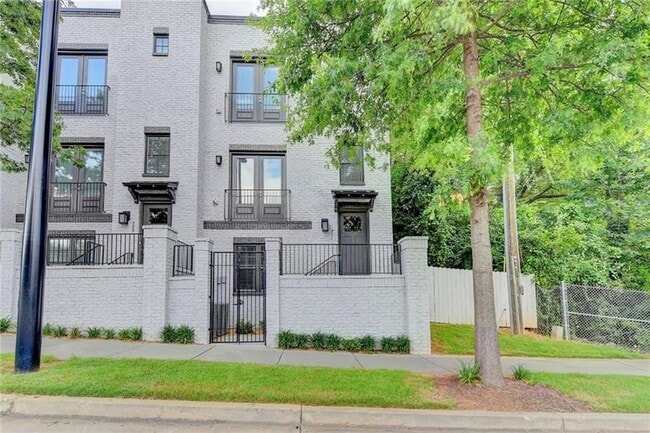 property at 711 Taylor Ct