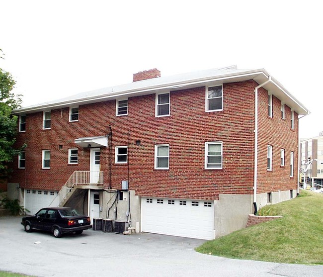 8427 Delmar Blvd in University City, MO - Building Photo - Other