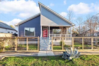 904 James St in Houston, TX - Building Photo - Building Photo