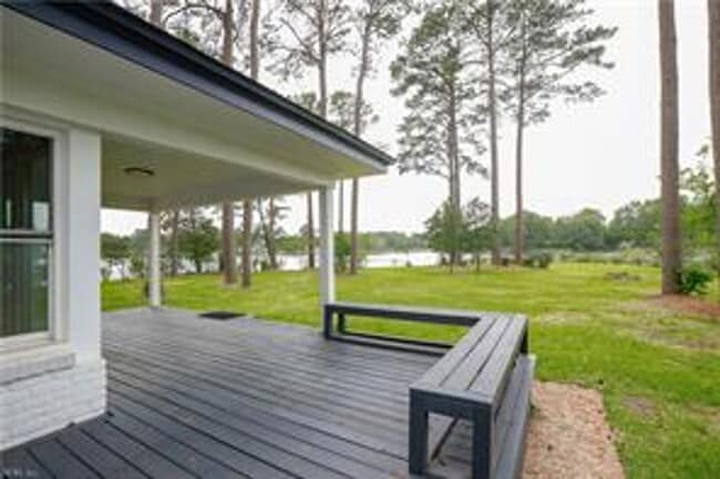 2320 Sterling Point Dr