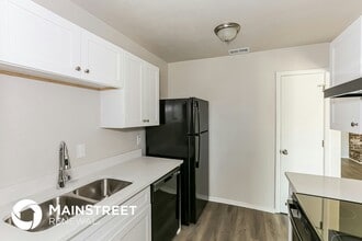 250 Prairie Grove Dr in Dallas, TX - Foto de edificio - Building Photo