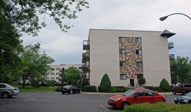 Forest Villa Condominiums in Countryside, IL - Building Photo - Building Photo