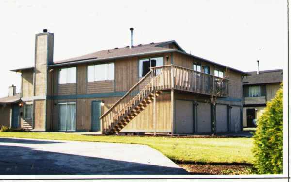 912 31st St NE in Auburn, WA - Foto de edificio