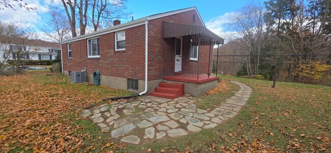 5 McMichael Rd in Carnegie, PA - Foto de edificio - Building Photo