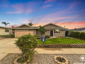 454 Jamul Ct in Chula Vista, CA - Building Photo