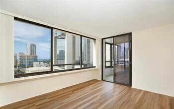 430 Lewers St in Honolulu, HI - Building Photo - Building Photo