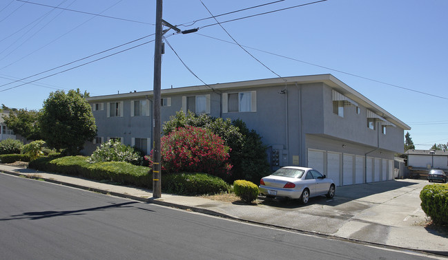 300-310 Vaqueros Ave in Rodeo, CA - Foto de edificio - Building Photo