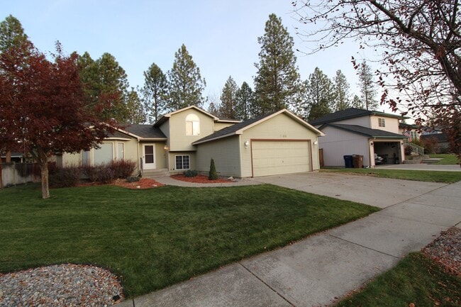 7308 N Tucannon St in Spokane, WA - Foto de edificio - Building Photo