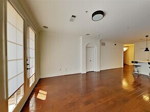 3818 Holland Ave-Unit -109 in Dallas, TX - Building Photo - Building Photo