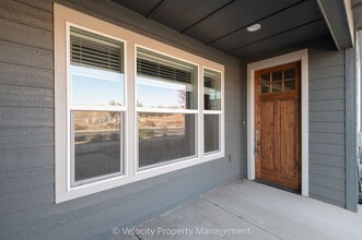 3956 SW Badger Ave in Redmond, OR - Building Photo - Building Photo