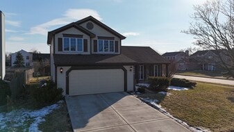 1172 Hill Crest Dr in Carol Stream, IL - Building Photo