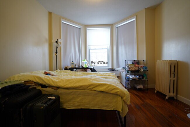 1120 Commonwealth Ave in Brighton, MA - Building Photo - Building Photo