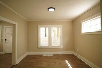 This beautifully updated 3-bedroom, 1-bath in Detroit, MI - Foto de edificio - Building Photo