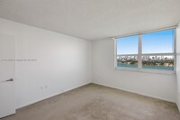 228 Washington Ave, Unit 1603 in Miami Beach, FL - Foto de edificio - Building Photo