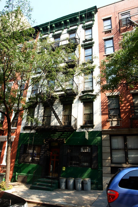 419 W 56th St in New York, NY - Building Photo