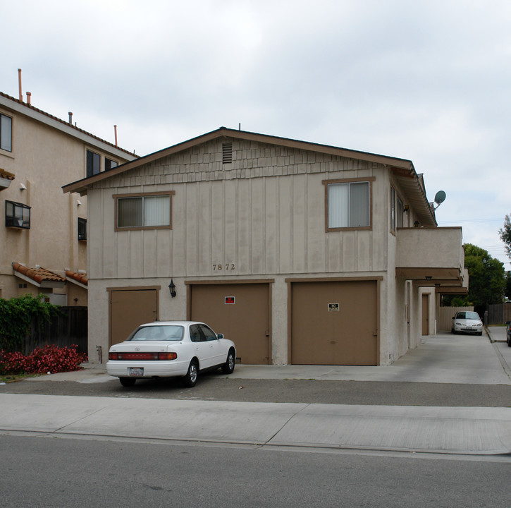 7872 Holt Dr in Huntington Beach, CA - Building Photo