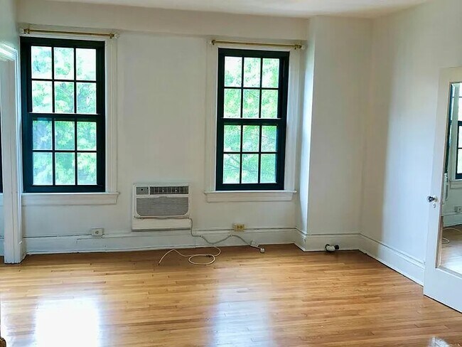 1101 L St NW, Unit 405 in Washington, DC - Foto de edificio - Building Photo