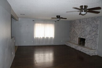 7864 Newhall Ave in Hesperia, CA - Foto de edificio - Building Photo