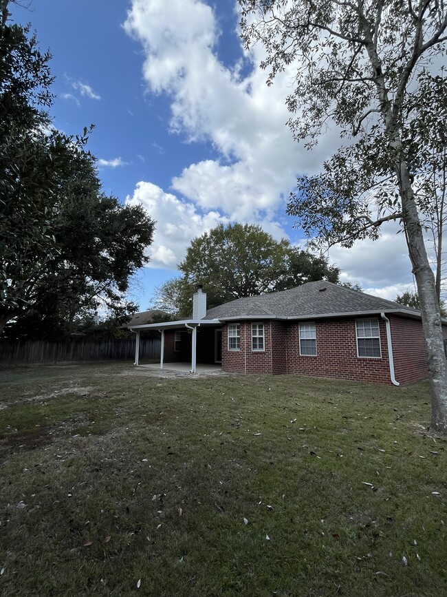 5938 Jameson Cir in Pace, FL - Foto de edificio - Building Photo