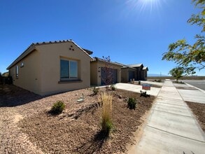 6082 Hardin Dr SE in Albuquerque, NM - Building Photo - Building Photo