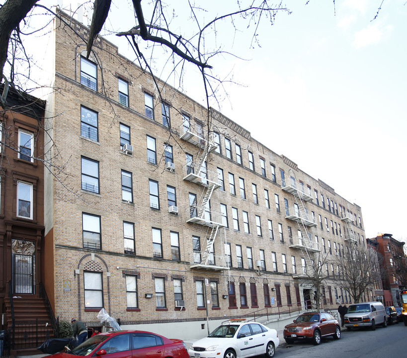 572 Greene Ave in Brooklyn, NY - Building Photo