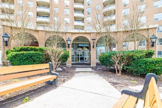 Grosvenor Estates in London, ON - Building Photo - Building Photo