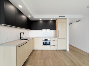 13738 Central Ave in Surrey, BC - Building Photo - Building Photo