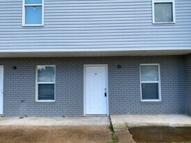 961 Old Hickory Blvd in Jackson, TN - Building Photo