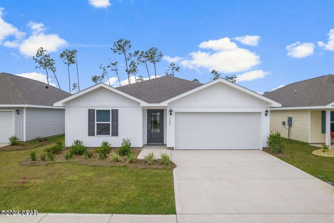 6621 Slabinski Ln in Panama City, FL - Building Photo
