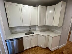 130 Oxford St, Unit 2 in Cambridge, MA - Building Photo - Building Photo