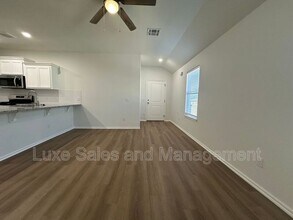11502 Mackenzie Wy in Yukon, OK - Building Photo - Building Photo