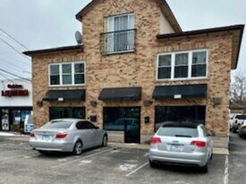 915 E Oakton St in Des Plaines, IL - Building Photo