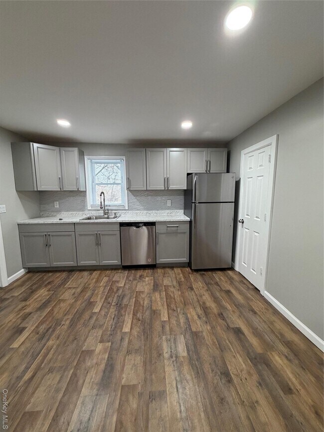 11 Haab Ave in Babylon, NY - Building Photo - Building Photo