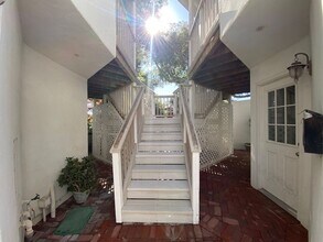 794 Lighthouse Ave in Pacific Grove, CA - Foto de edificio - Building Photo