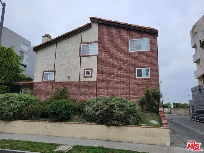 property at 1250 S Corning St