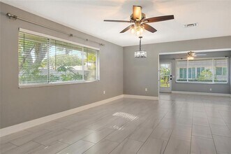 2332 Canalbluff Pl in Sarasota, FL - Building Photo - Building Photo