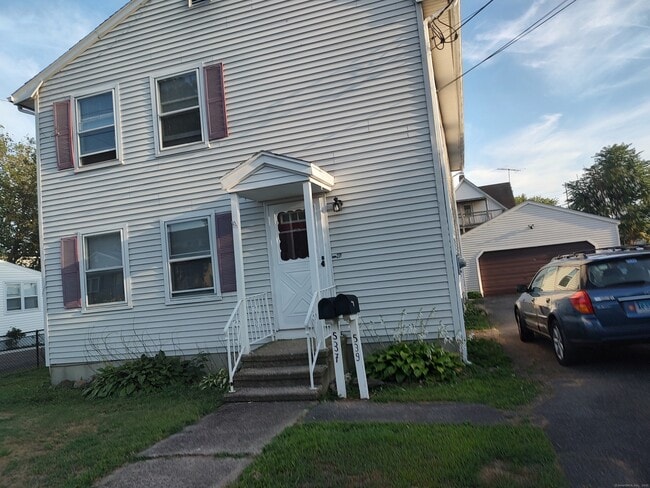539 Hollister St