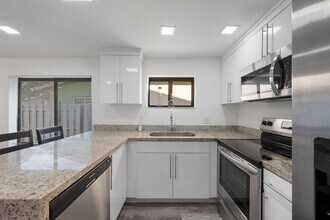 836 SW 13th Ct in Pompano Beach, FL - Building Photo - Building Photo