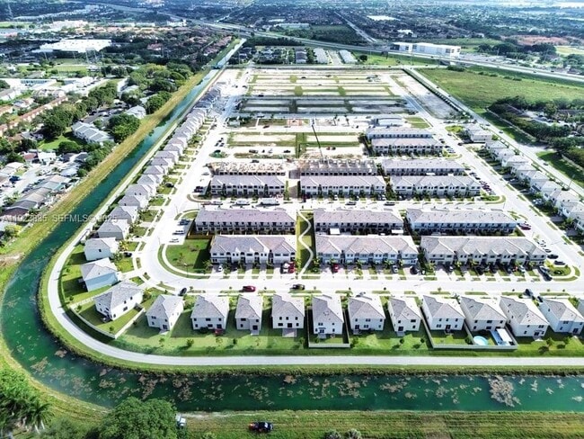 196 NE 13th Ave in Homestead, FL - Building Photo - Building Photo