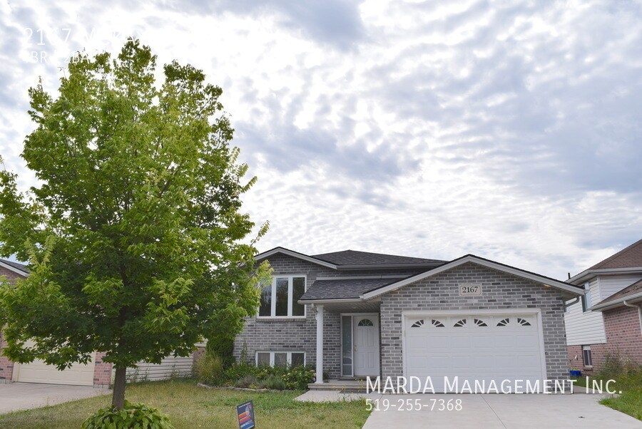 2167 McKay Ave in Windsor, ON - Building Photo