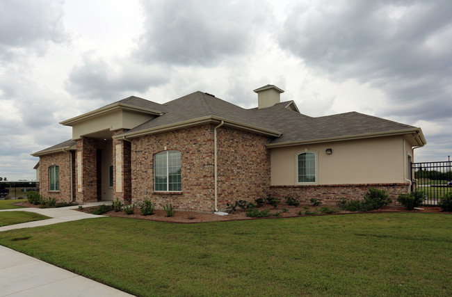 Henderson1575 Apartment Homes in Los Fresnos, TX - Foto de edificio - Building Photo