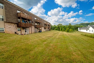 930 Hostetler Rd in Orrville, OH - Building Photo - Interior Photo